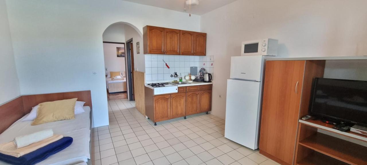 Borovići Apartments Anica Beber מראה חיצוני תמונה