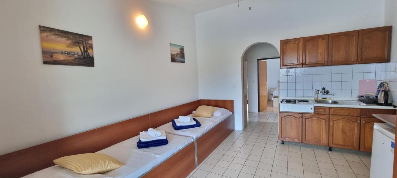 Borovići Apartments Anica Beber מראה חיצוני תמונה