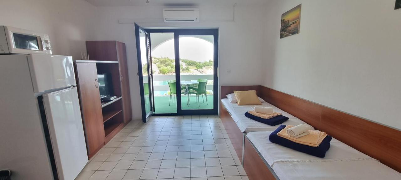 Borovići Apartments Anica Beber מראה חיצוני תמונה