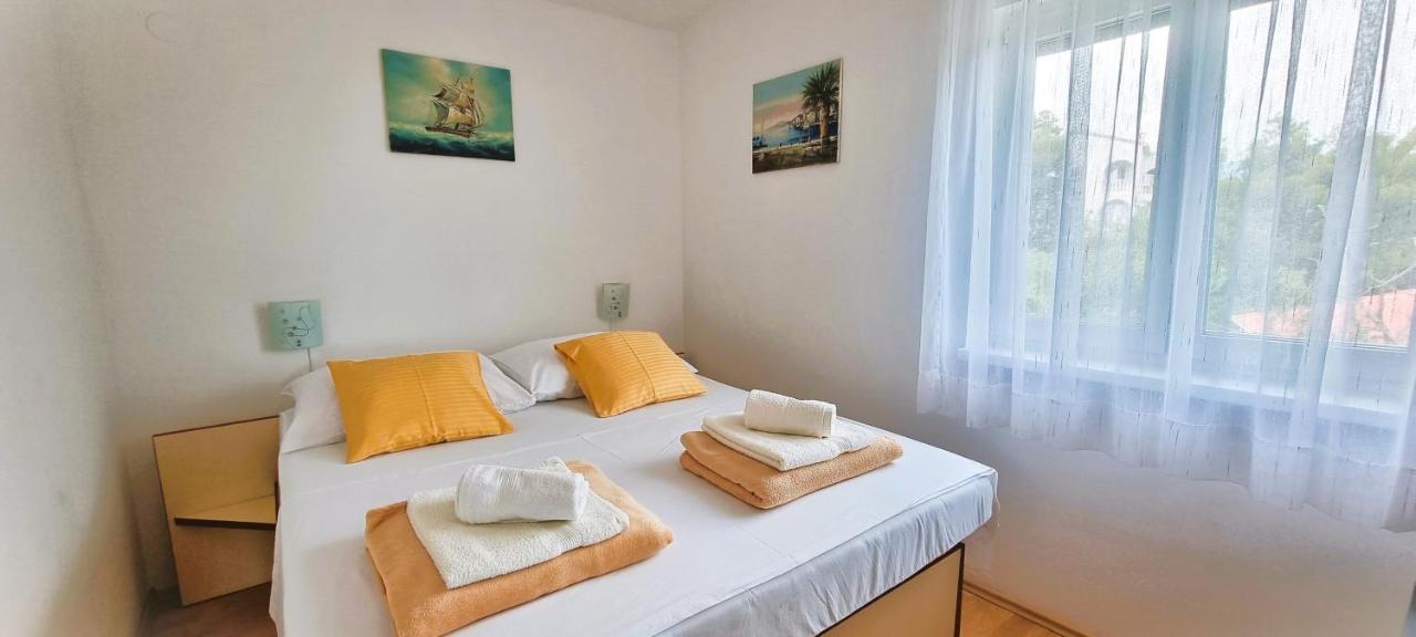Borovići Apartments Anica Beber מראה חיצוני תמונה